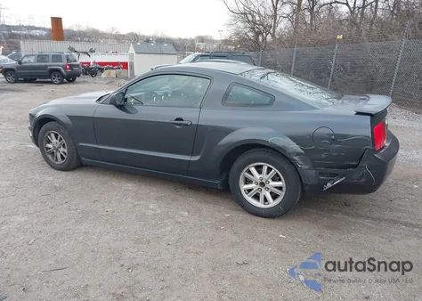 2007 Ford Mustang V6 Deluxe/V6 Premium z USA, uszkodzony, nr VIN 1ZVHT80N375239234